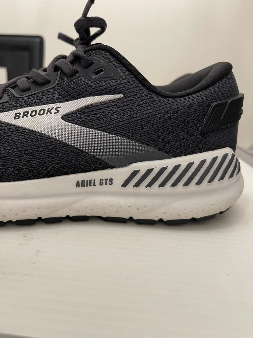 BROOKS GTS ARIEL 24 RUNNING SNEAKERS WOMENS SIZE 8.5